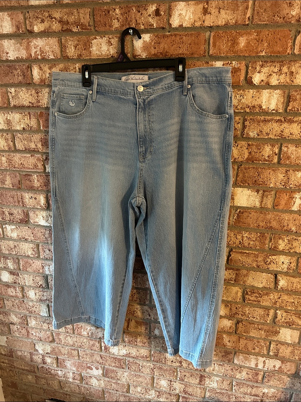 Gloria Vanderbilt Light Blue Wide Crop Size 16W Women’s Jeans
